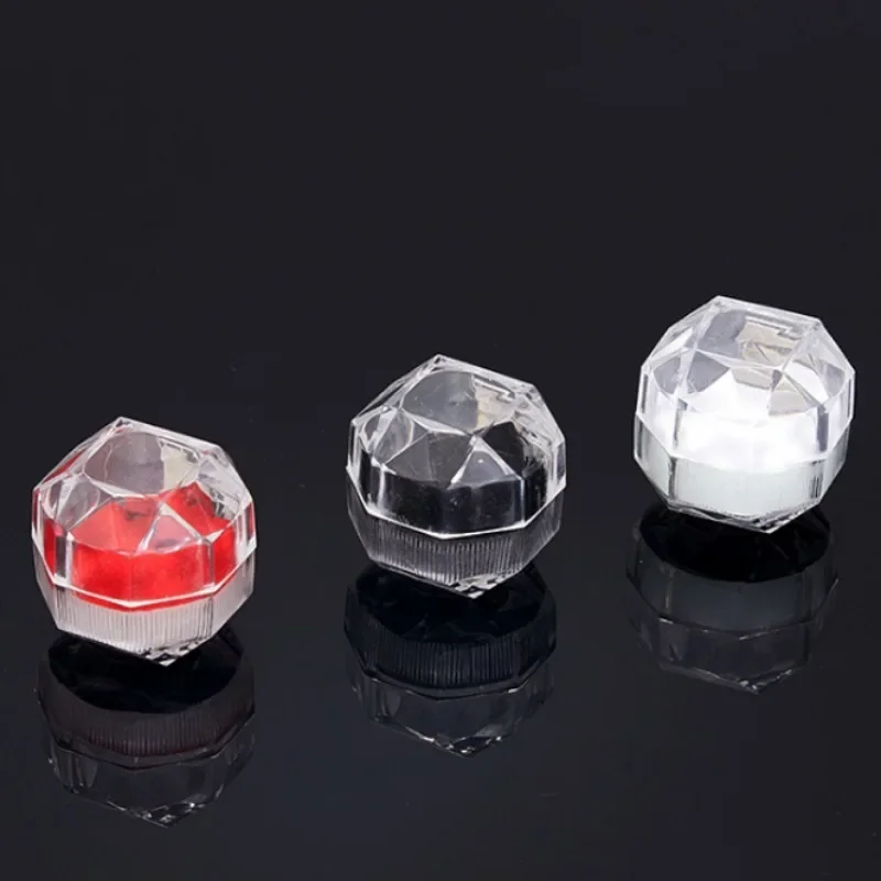Mini caja de anillo acrílico de cristal, estuche de exposición portátil con forma de diamante para pendientes, ataúd transparente, Cajas de Regalo