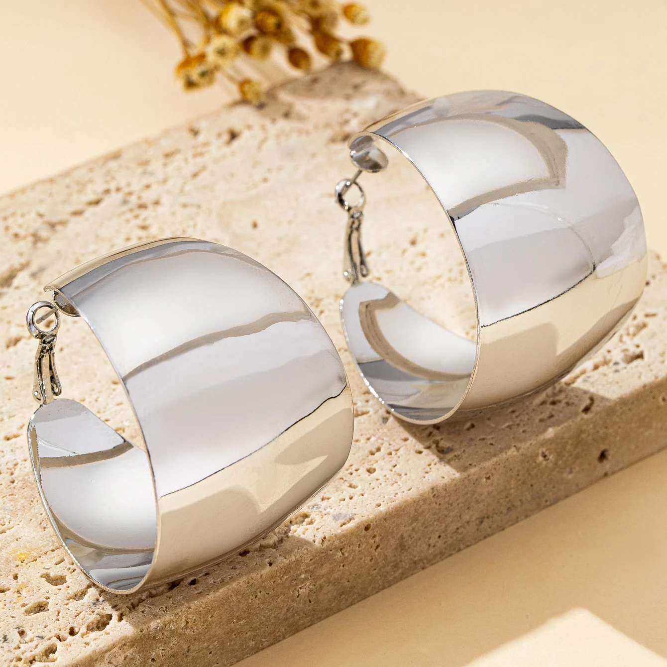 Women's Smooth Geometric C-Shaped Large Circle Hoop Earrings