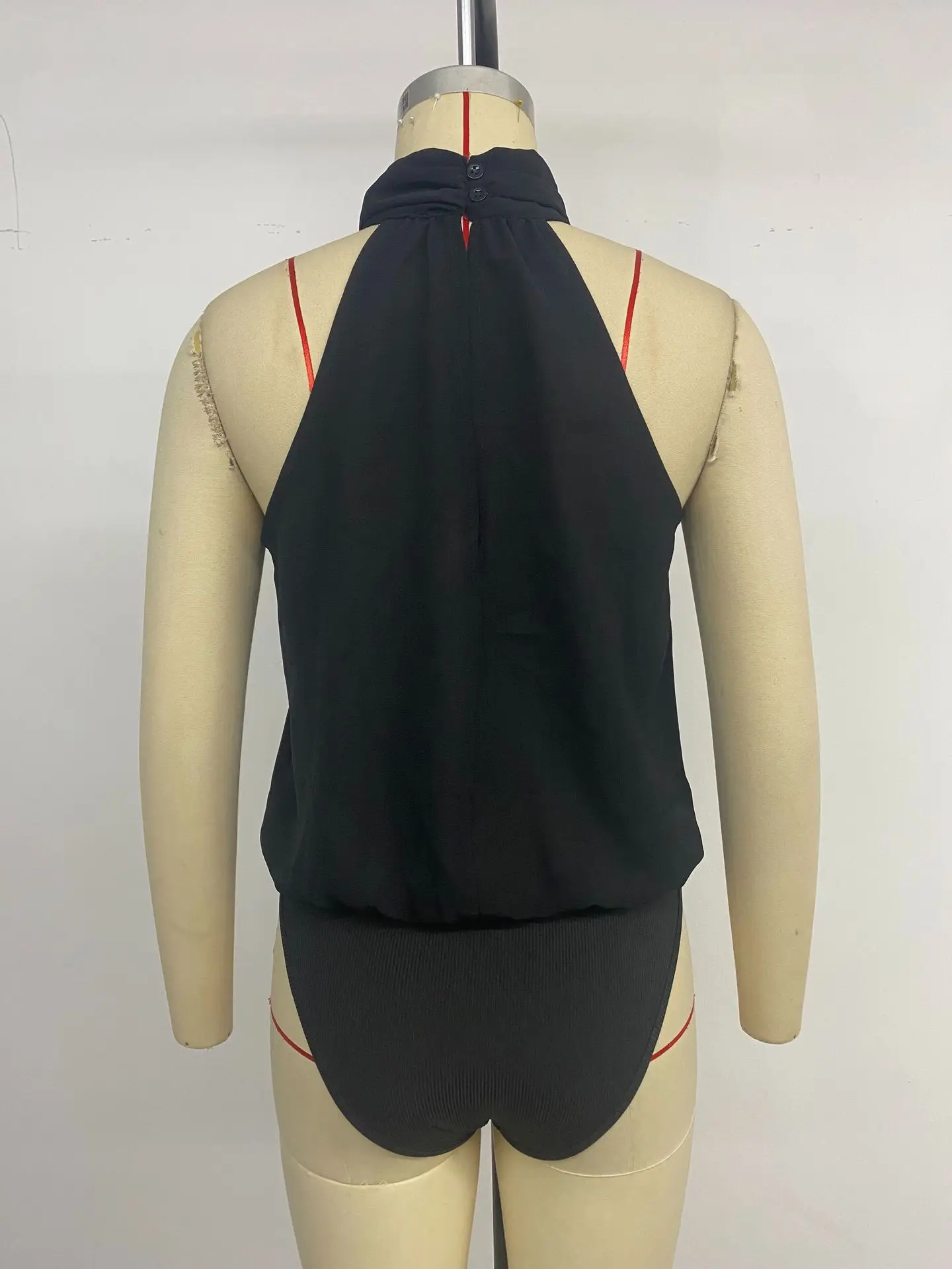 2025 Nieuwe Mode Amerikaanse Europese vrouwen Zwarte Effen Kleur Mouwloze Elegante 3d Bloem Opknoping-hals Speelpakjes Vrouwelijke Romper