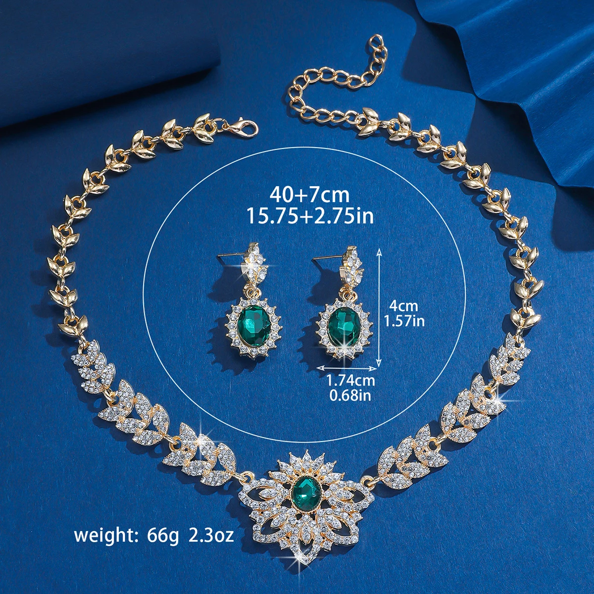 Royal Emerald Flower Necklace Earrings Set of 3 Pieces of Jewelry and 2 Pieces to Create a Noble Atmosphere for a Dinner Party
