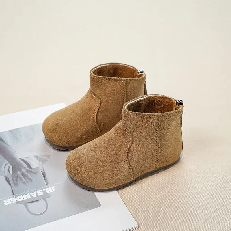 

Детские кожаные ботинки с молнией сзади. Детские короткие сапоги однотонного цвета. Универсальные ботильоны для девочек 202. Новые модные мягкие ботильоны.