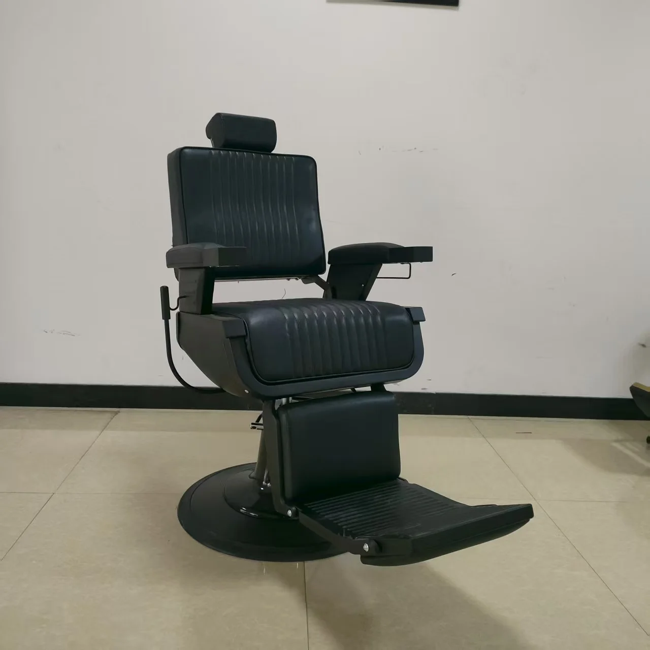 Green Faux Leather Barber Chair Hydraulic Height Adjustable Round Base Industrial Design Salon Furniture