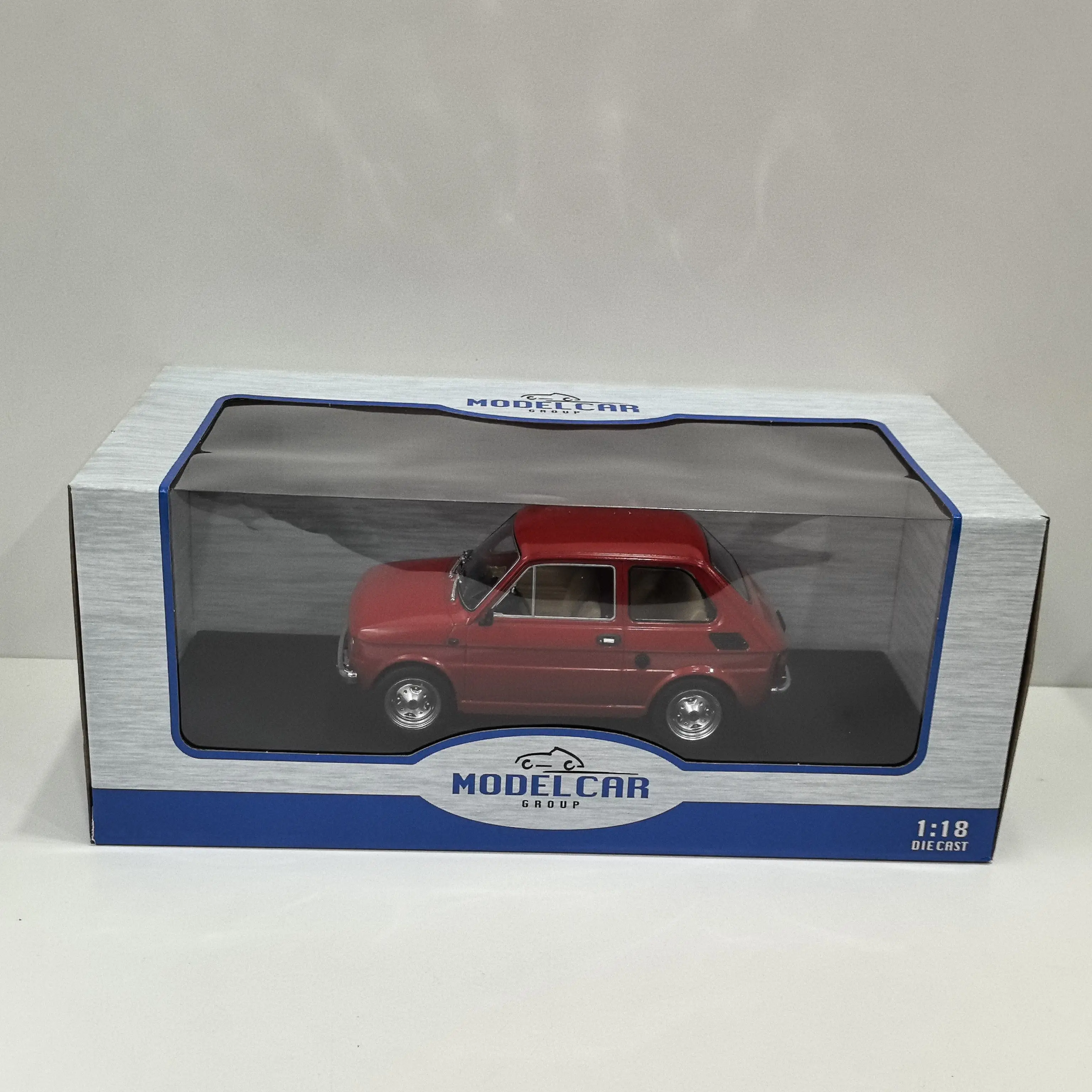 

Модель автомобиля из сплава Diecast MCG 1/18, масштаб 126:38