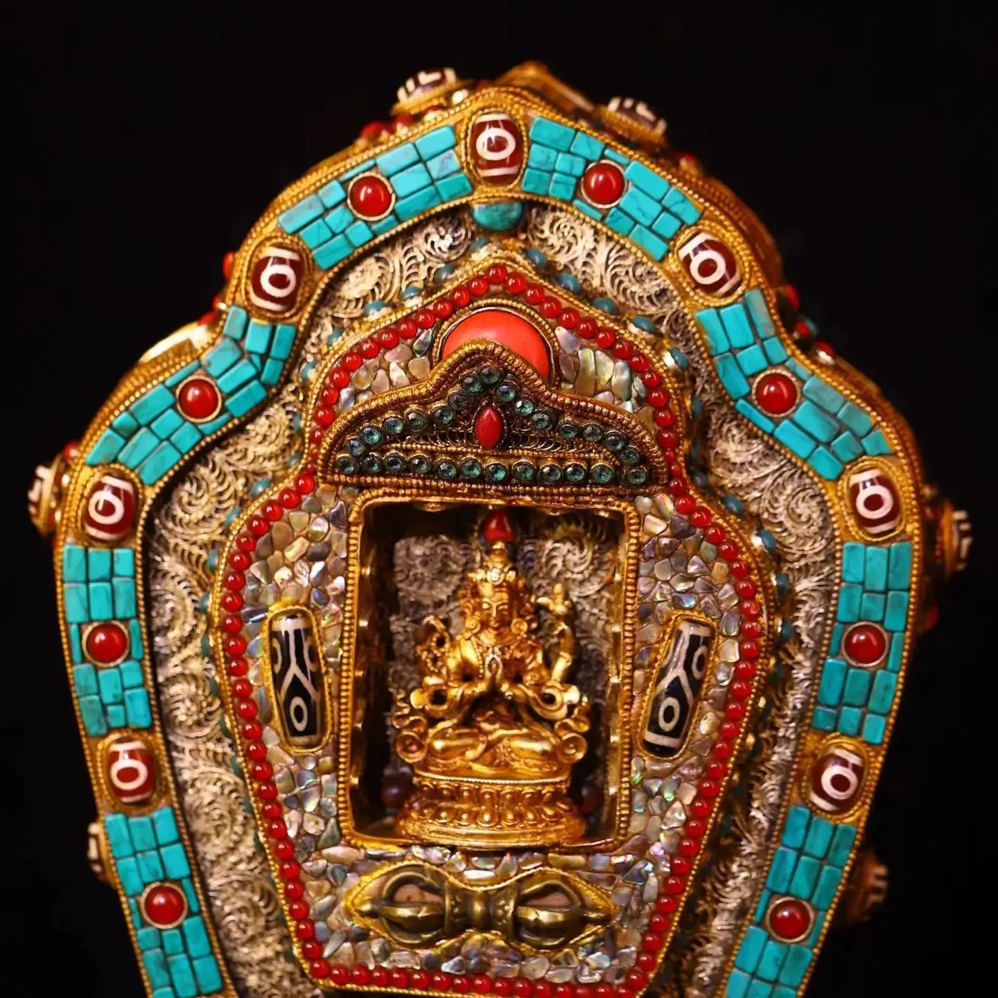 

12 "Тибетское серебро, позолоченная филигранная мозаика, драгоценный камень gZi, бусины, бирюза, четыре вооруженных Гуаньинь, Будда, терраса, буддийская ниша, зал поклонения