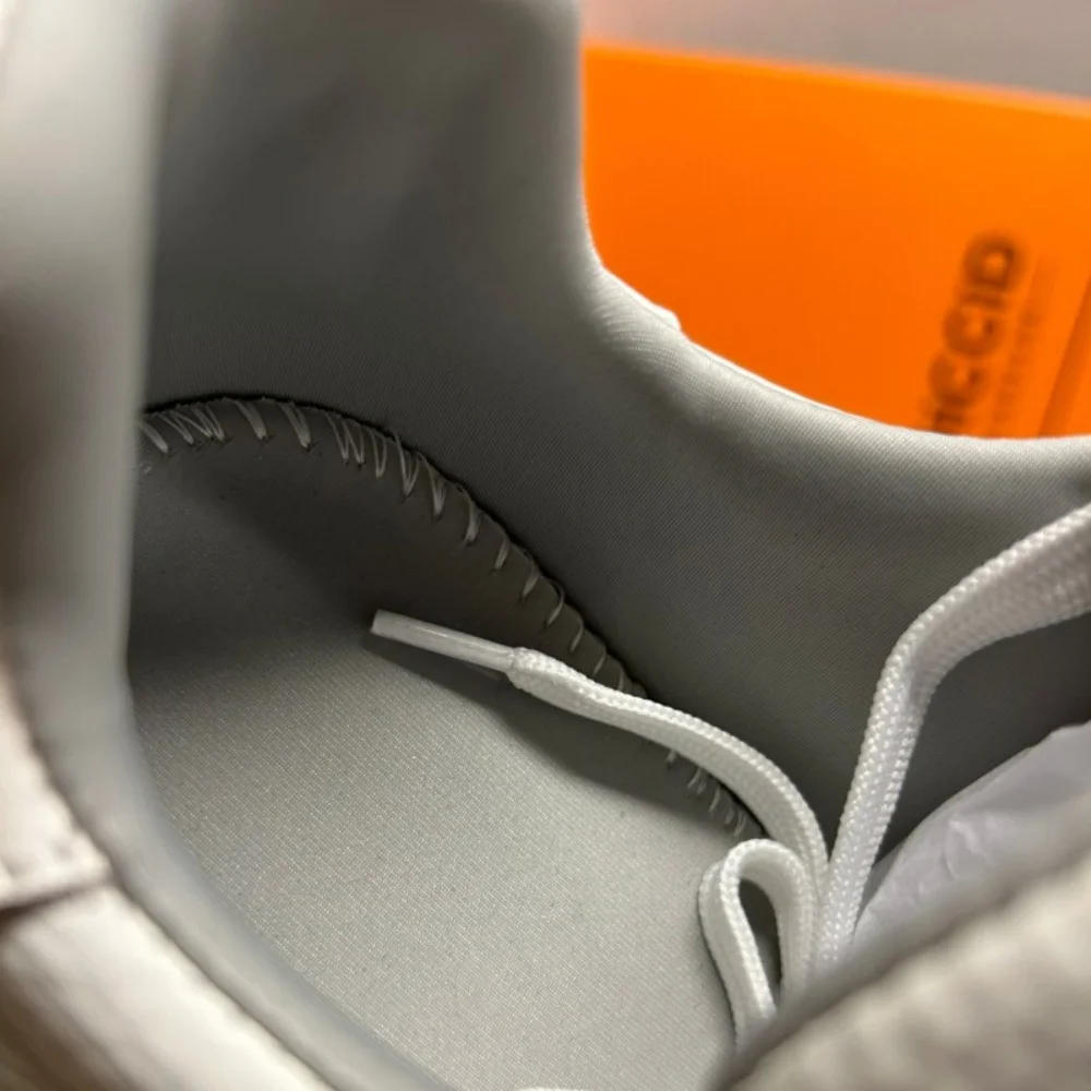 أحذية QHCCID الرجالية المصنوعة من الجلد الطبيعي باللون الأبيض بنعل سميك أحذية كاجوال عصرية راقية طراز جديد تمامًا #4