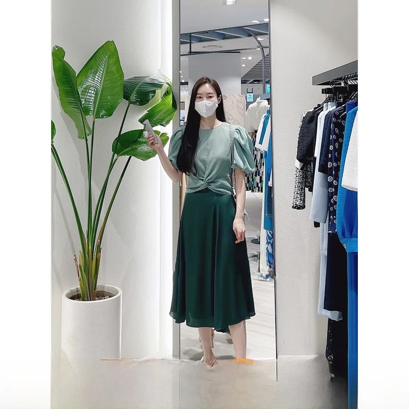 

Slimming Effect irt And Skirt Set Korean Sle Commute Bubble Sve ort Sve round Ne Pure Color Button Detail