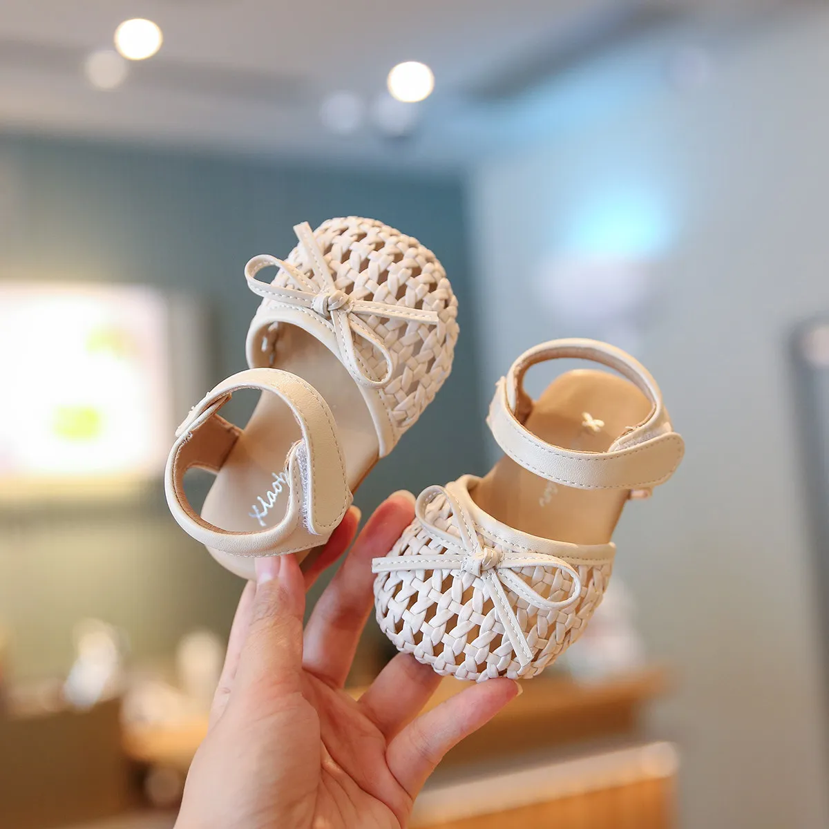 

2026 Summer Baby Girls Sandals Cut-Outs Princess Shoes Children Sandals Anti Slip Soft Sole Toddler Kids Beach Shoes Size 15-25