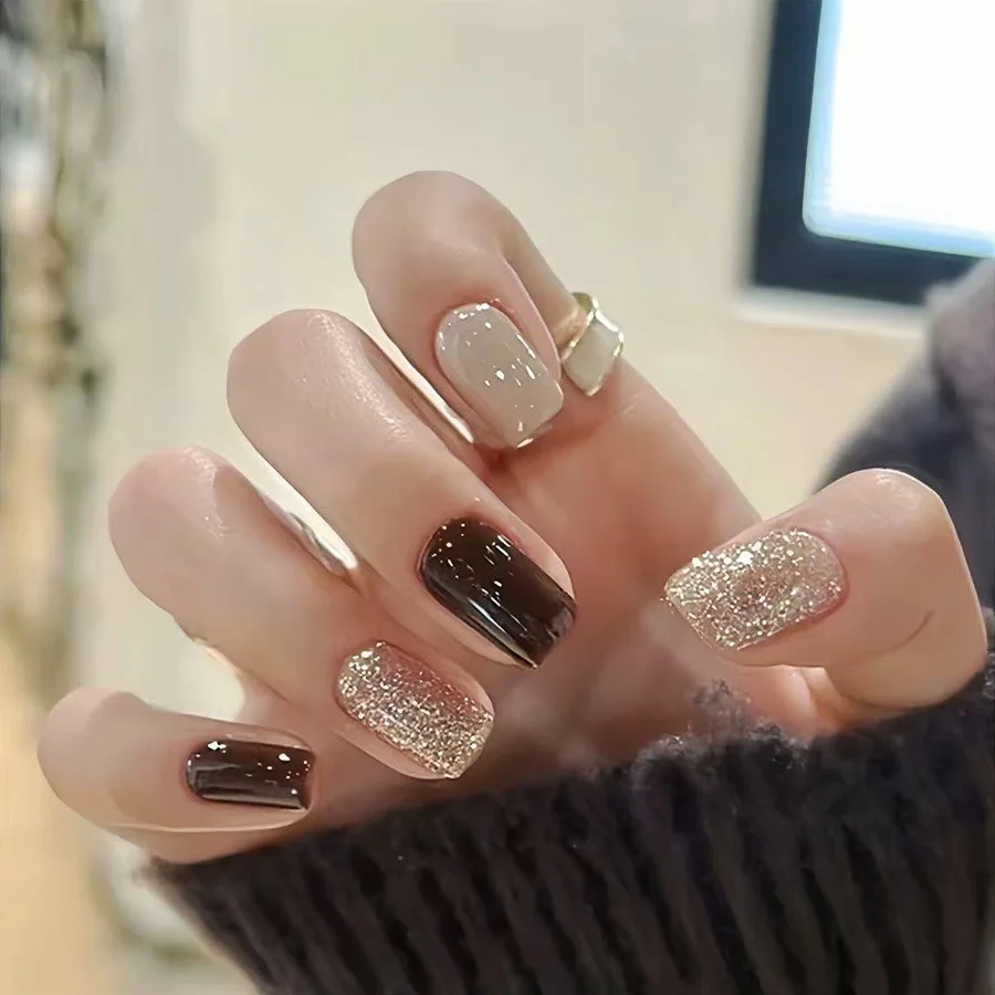 24pcs/set Short square fake nails for women girls Sparkling glitters with nude brown golden glossy nail tips press on false nail image 4