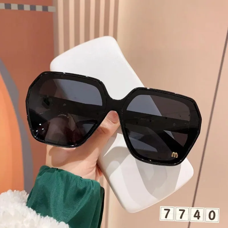 

​​2025 HD Polarized Sunglasses, UV400 Driving Glasses Anti-Glare Retro Luxury Unisex Lightweight Street Style​​