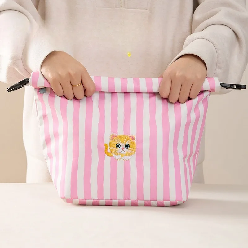

Chic High-Capacity Bento Bag Trendy Lunch Box Holder with Thermal Insulation, Ideal for Food Storage and On-the-Go Meals!