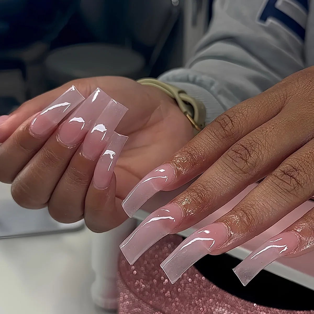 20 pçs curva unhas falsas arte simples laranja longo quadrado imprensa em unhas com pó brilhante dicas de design francês wearable conjunto de unhas falsas