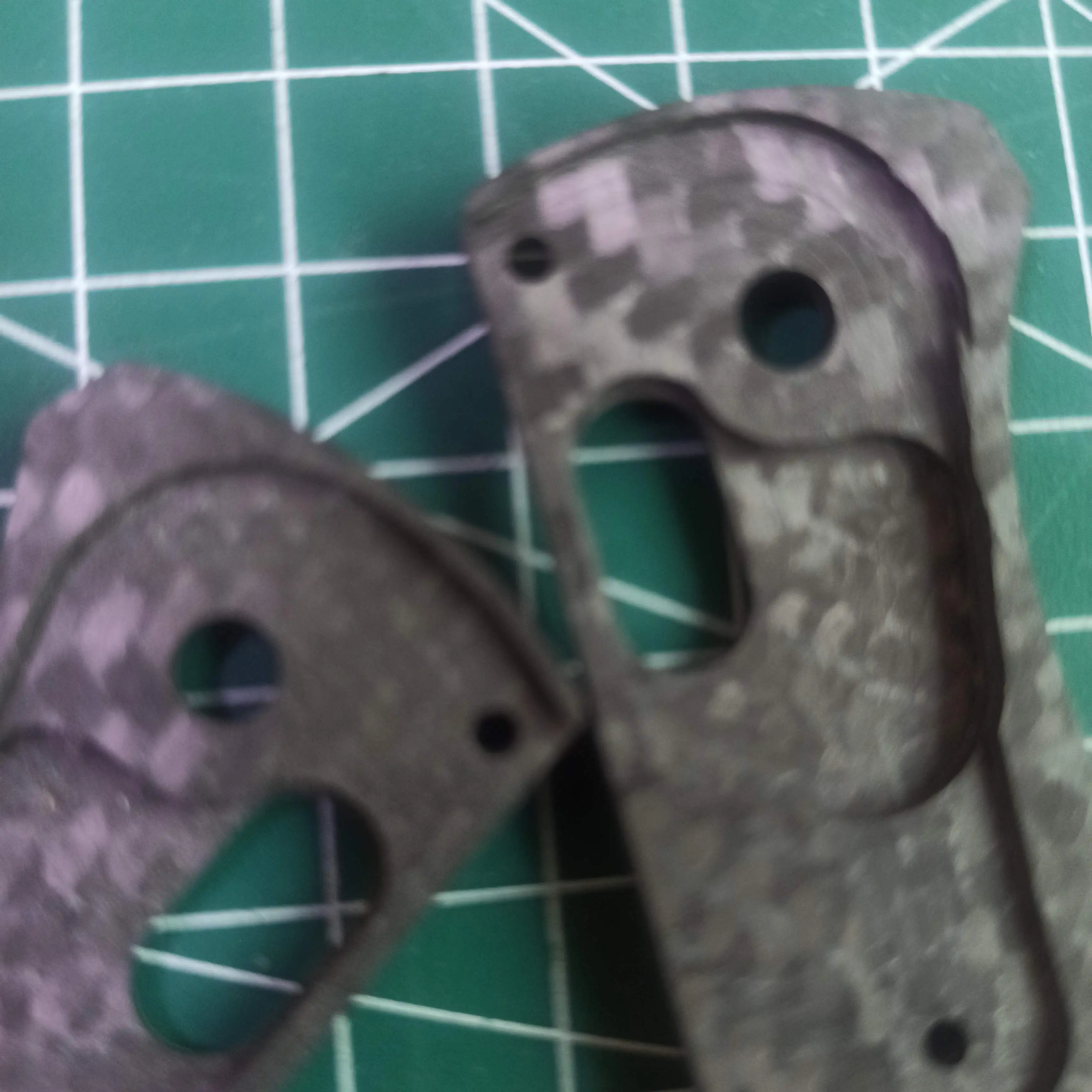 1 par de básculas de mango de cuchillo de Material de fibra de carbono 3K hechas a medida para accesorios de cuchillos Bugout 535 hechos a medida