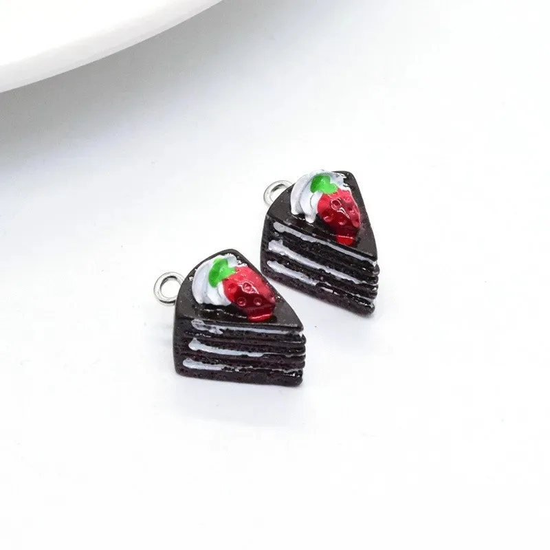 10 Stück/Packung 3D-Harz-Schichtkuchen-Anhänger, niedliche Erdbeer-Kuchen-Imitationsanhänger für Ohrringe, Armbänder, DIY-Schmuckgeschenk – Detail 4