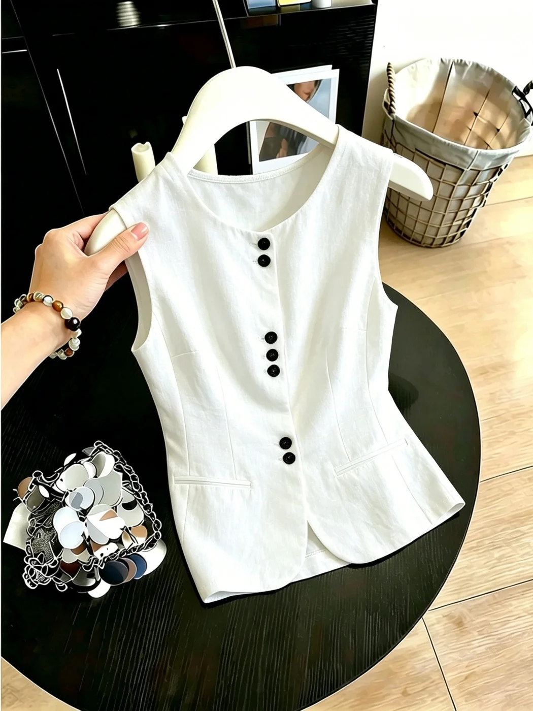 Elegant Summer White Sleeveless Vest Women's Fashionable No Effort Chic Slimming Top Commute Style Asymmetric Loose Fit