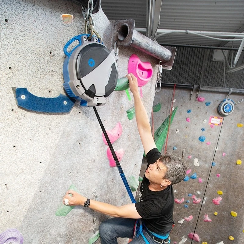 Rock climbing automatic descender, sports climbing protector, high altitude protection descender