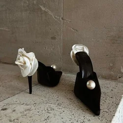 Zapatillas de tacón alto de satén negro para mujer, tacones de aguja de perlas, sandalias de fiesta blancas y rosas, novedad de primavera y verano