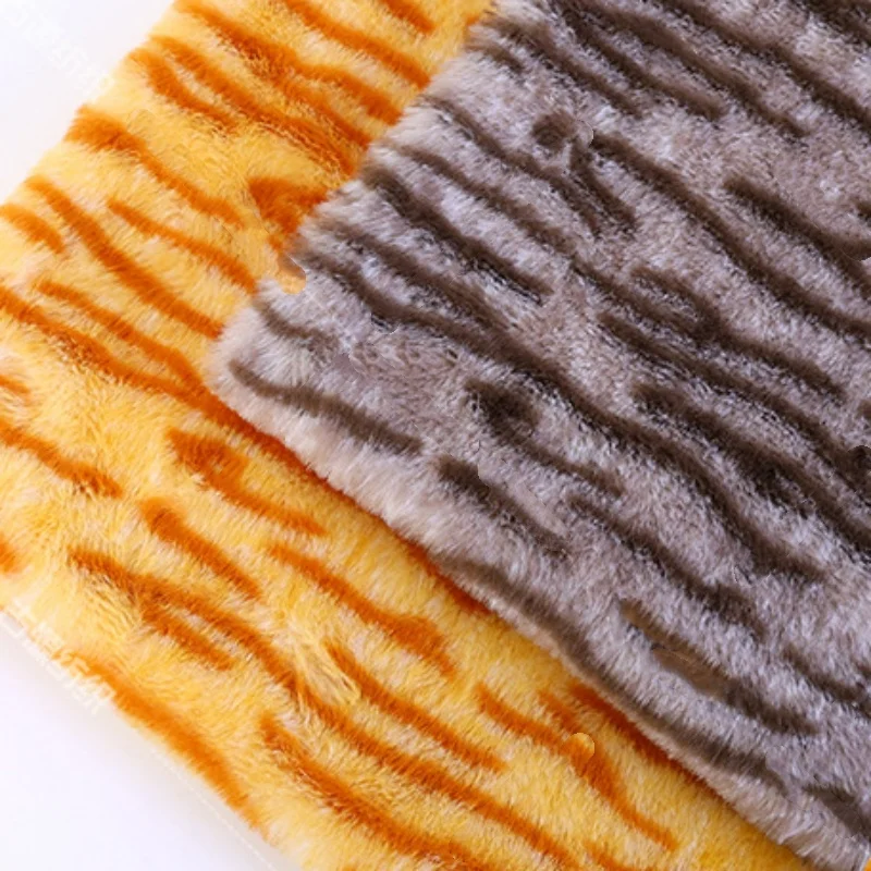 Tela de Felpa Imitación Piel de Tigre, Gato o Leopardo de 1x1.6m para Coser Abrigos, Bufandas, Bolsos, Zapatos, Juguetes, Manualidades, Tela de Piel Sintética