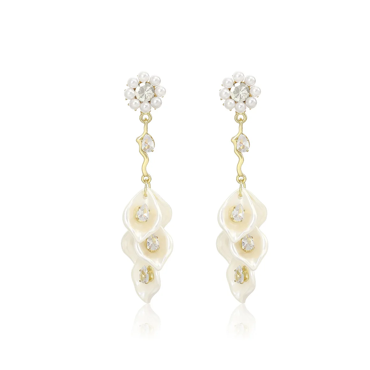 

2024 New Arrival Light Luxury French Retro Baroque Petal Pearl Earrings with White Shell Gift Earrings for Women