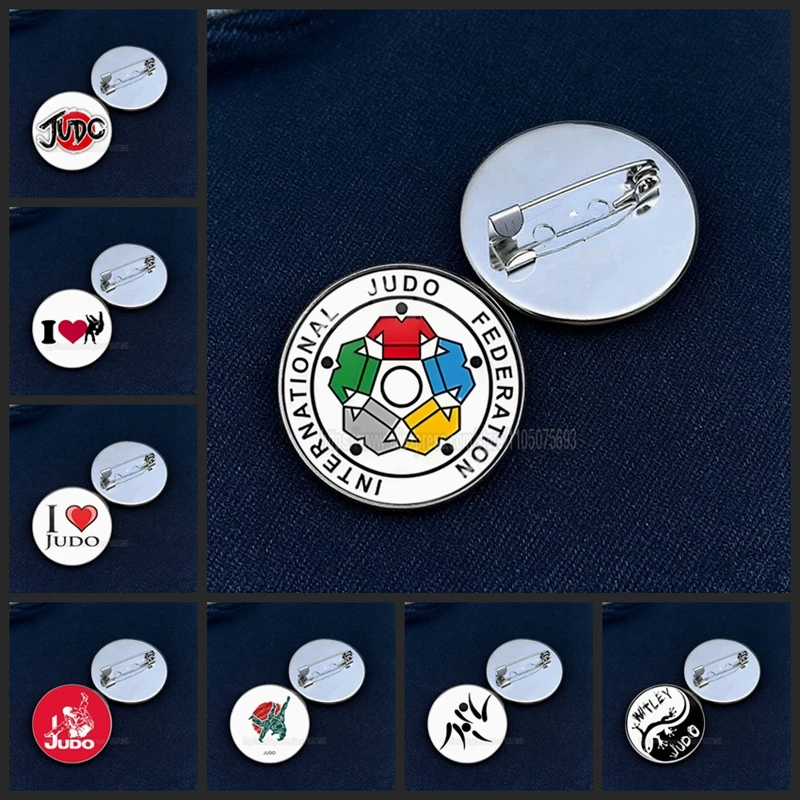 Venda quente eu amo judô broche judô karate taekwondo entusiastas cabochão de vidro broche pino clube presente