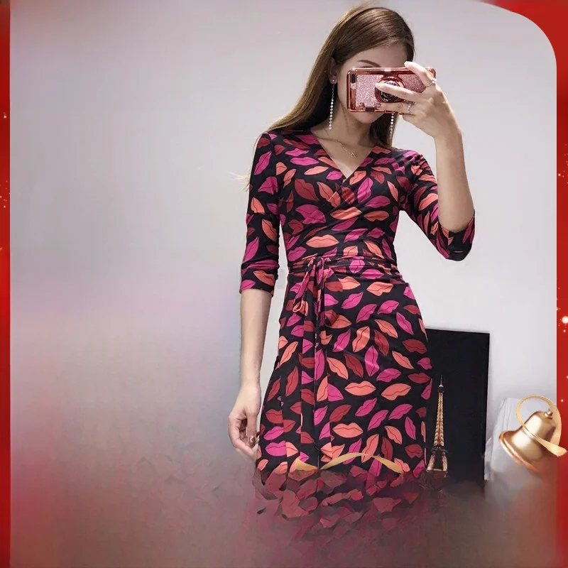 

Новая классическая модная пляжная юбка DI DVF Wrap Dr Summer New Classic Fashion Red Lip Vaion в корейском стиле с V-образным вырезом и высокой талией