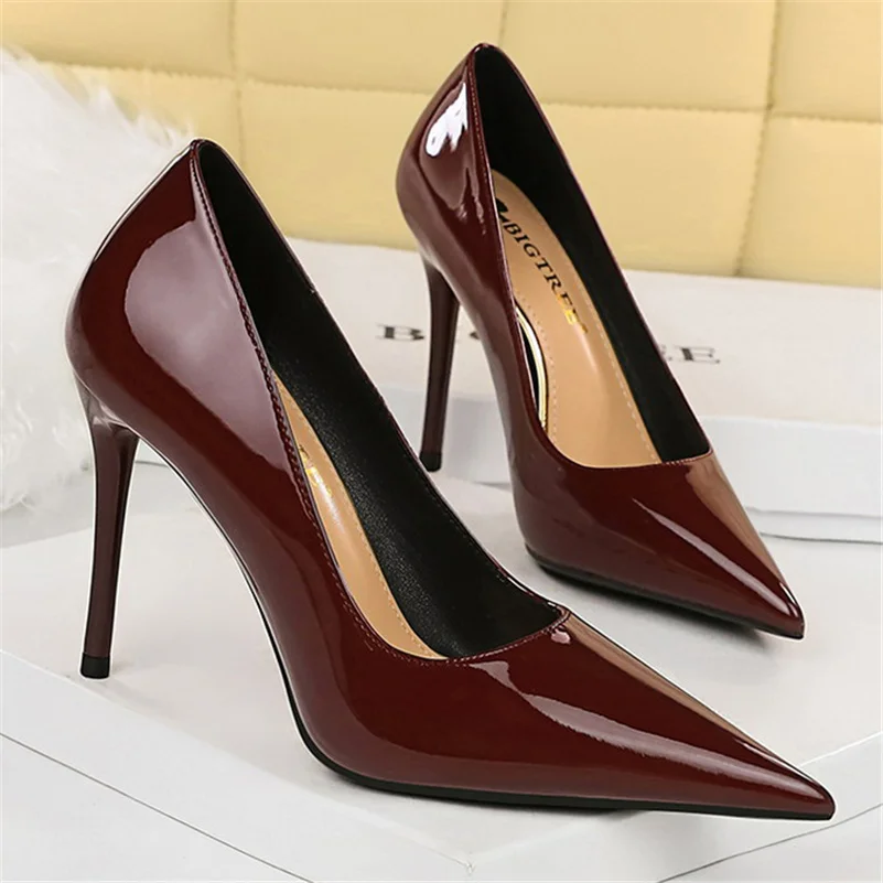 2023 Women Sexy 10cm High Heels Burgundy Nude Pumps Lady Stripper Stiletto Heels Glossy Leather Wedding Bridal Quality Red Shoes