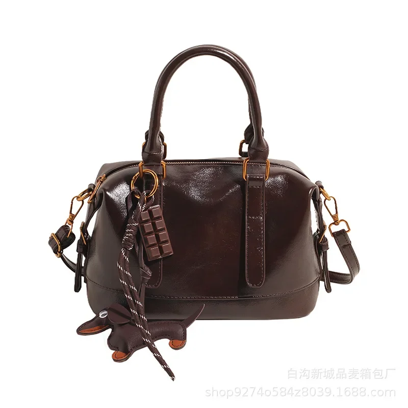 AW2025 Bolsa Boston de luxo silenciosa, alça superior de couro de grão integral com alça de corrente removível para sala de tabuleiro chique