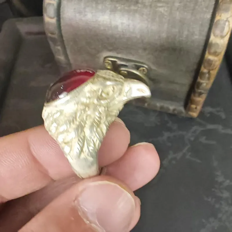 Vintage Leaf‑Textured Red Gem Ring Unisex Adjustable Open Band Metal Dome Cabochon Oriental Antique Statement Finger Jewelry