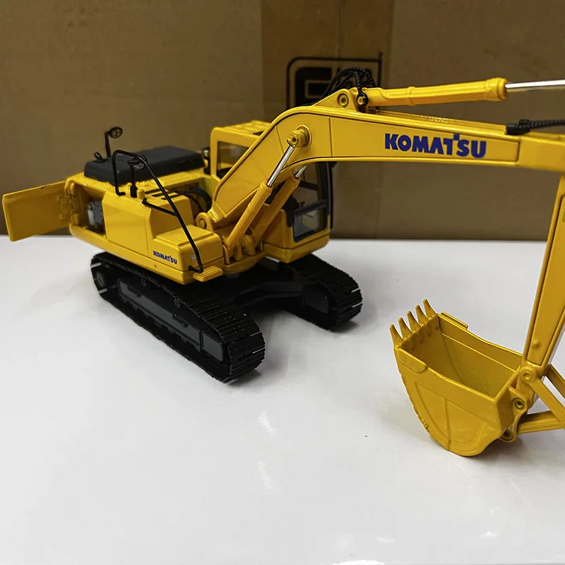 1:43 Scale KOMATSU PC200-8M02021 Excavator Alloy Engineering Vehicle Model