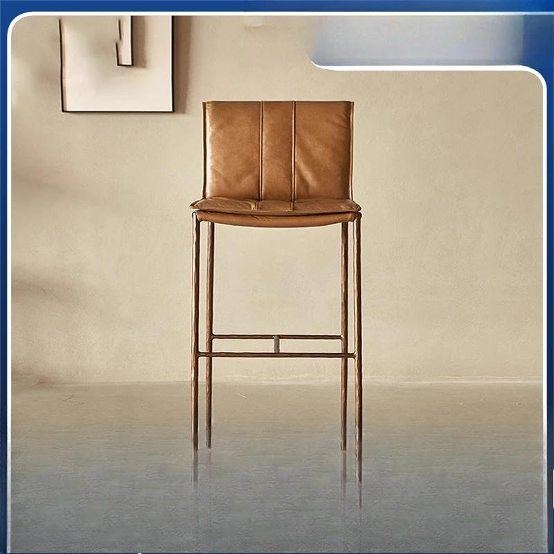 كرسي بار وابي، طبقة أولى من الجلد المزخرف بفن الصلب في العصور الوسطى، كرسي بار، جزيرة مصممة