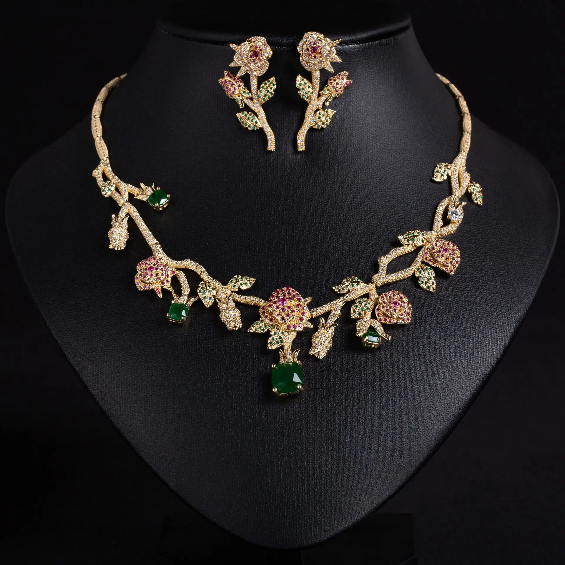 

Minimalist camellia necklace women's light luxury niche design sense small fragrant style collarbone chain full diamond three-di