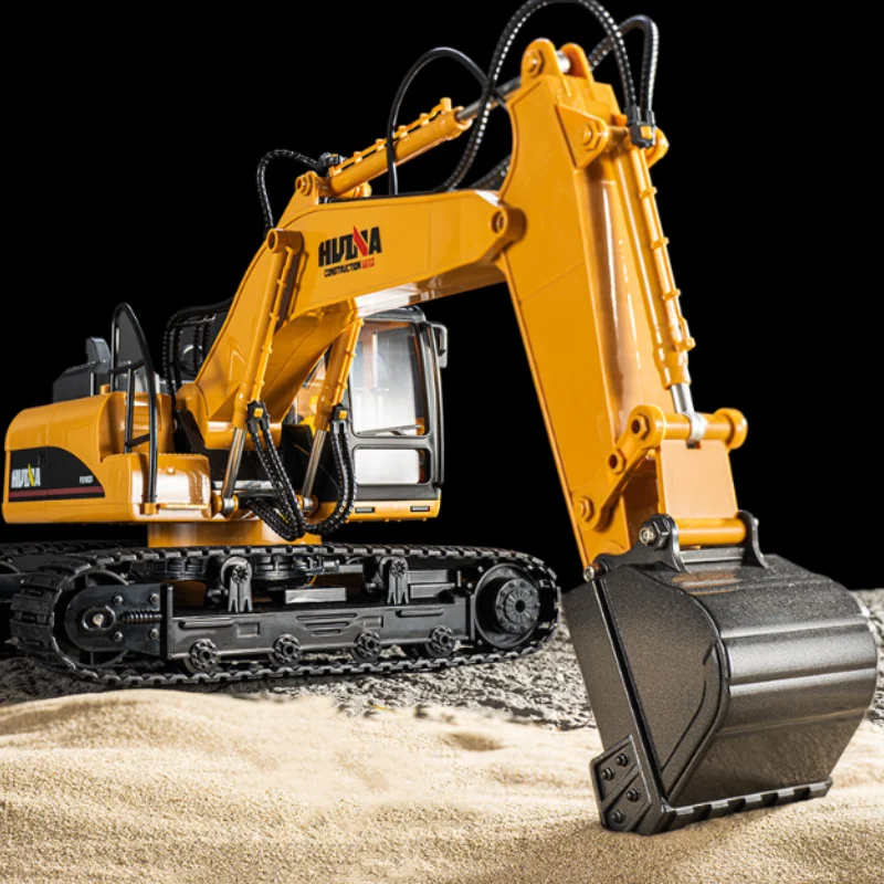 Huina 650 remote controlled excavator simulation large spray excavator model boy children\'s engineering vehicle toy