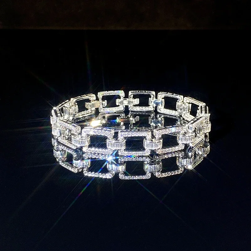 Huitan Funkelndes kubanisches Kettenarmband für Frauen, silberfarben, voller Kristall, Zirkonia, Statement-weiblicher Armreif, trendiger Schmuck