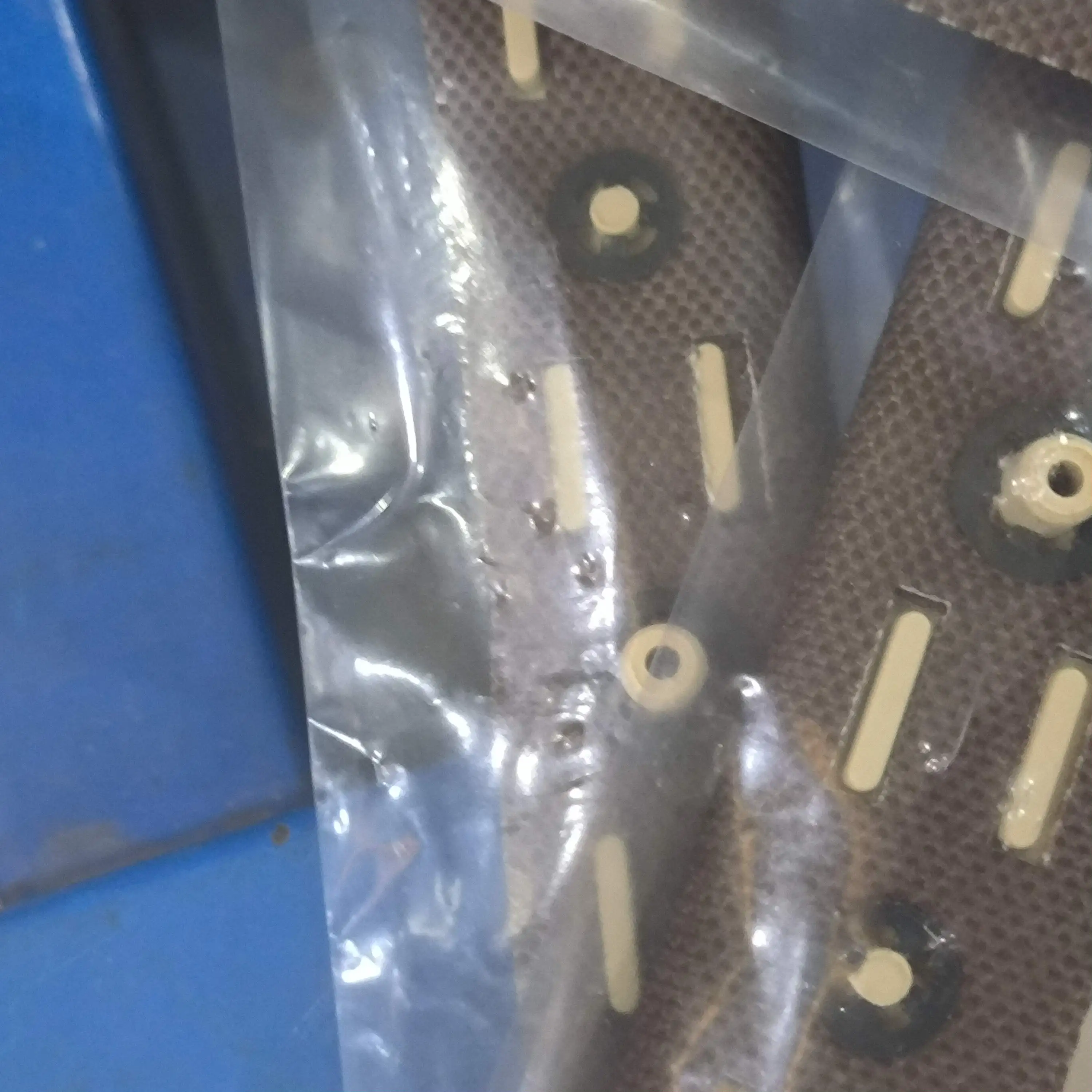 

FK-1150 302RV93050 Держатель масляной накладки для Kyocera M2040 M2135 M2235 M2540 M2635 M2640 M2735 M2835 P2040 P2235 P2335