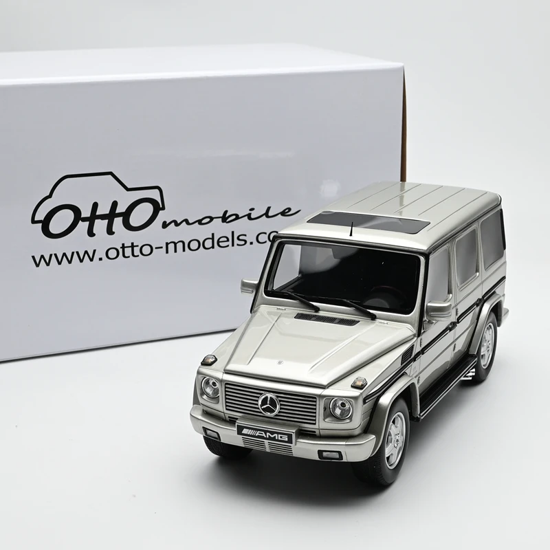 

In stock: 1:18 G55 AMG die-cast simulation resin car model, boys' festival gift toy, adult collectible display item.