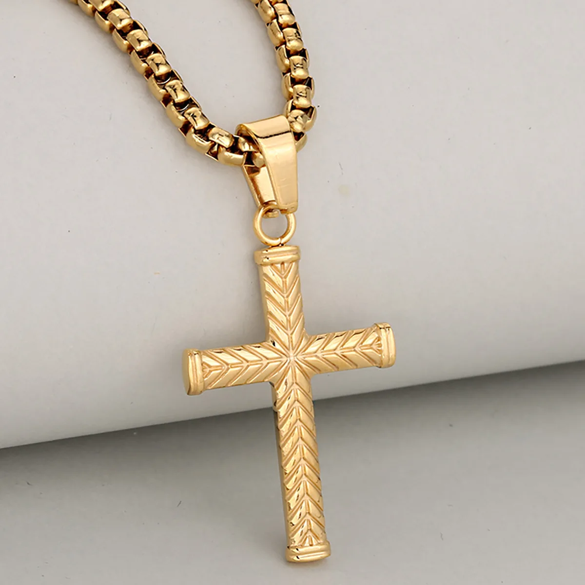 

Classic & Durable Hemp Pattern Stainless Steel Cross Pendant Necklace For Men And Women, Simple, Elegant & Versatile