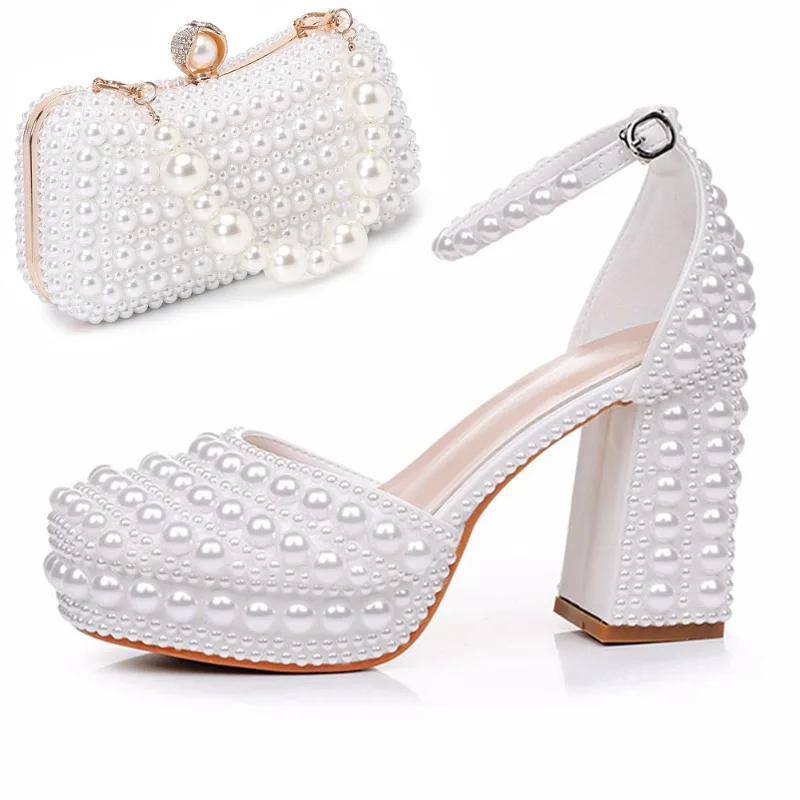 

Новые жемчужные босоножки на высоком каблуке, модные женские туфли на высоком толстом каблуке 9 см, подходящие для банкетных платьев, подружек невесты, вечеринок