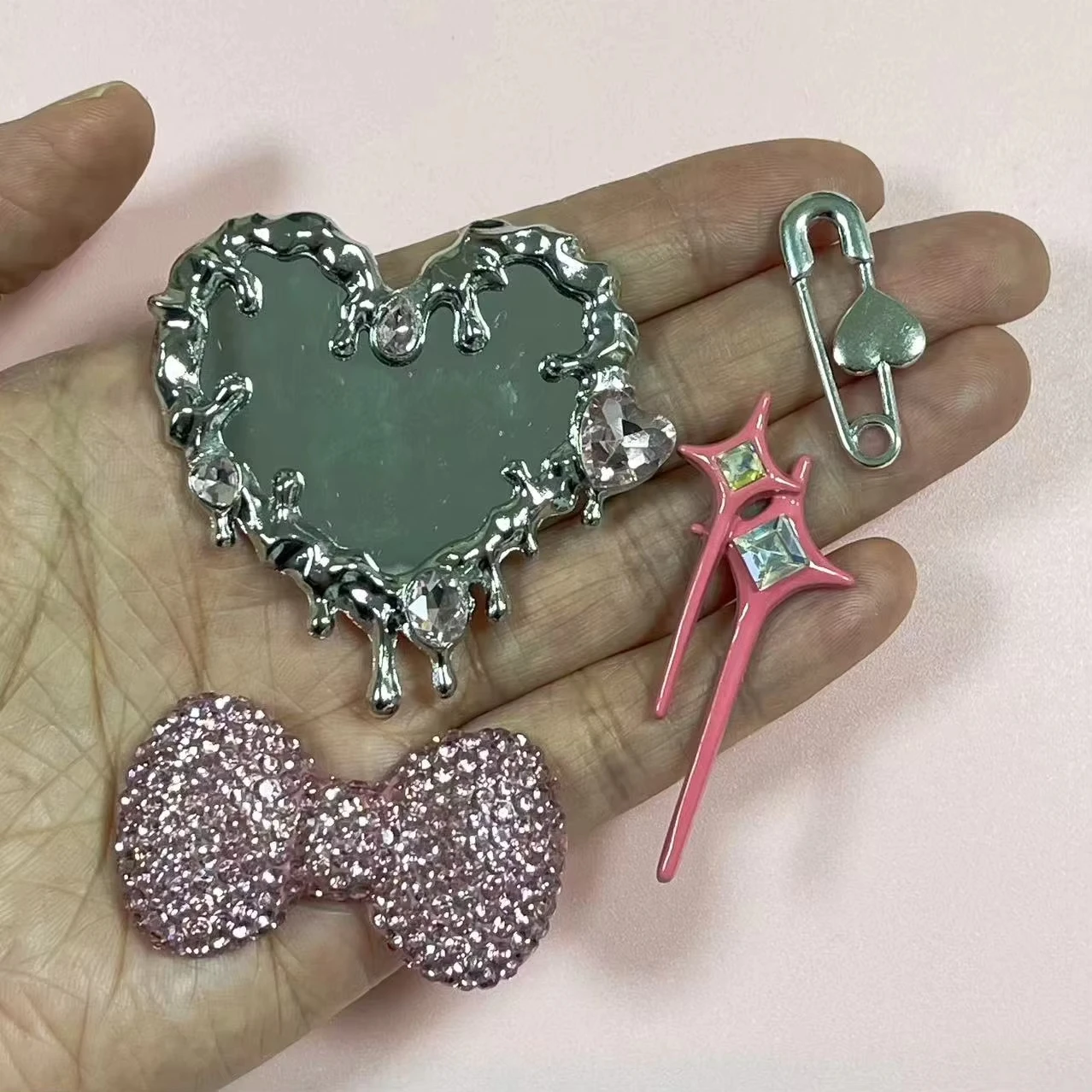 4 sztuk/zestaw luksusowe pełne diamentowe kokardki Hollow perła gwiazda serce lustro z Rhinestone miłość śmieci etui na telefon Ipadcase dekoracje Charms