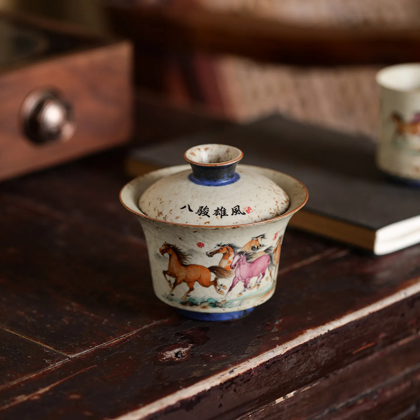 Blue White Flint Red Horse Theme Gaiwan, Large Lidded Ceramic Brewer supplied in a Presentation Box with Classic Styling