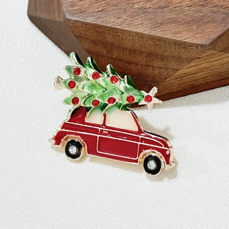 Creative design of Christmas tree brooch alloy drop oil car pin to create Christmas Day New Year atmosphere accessories