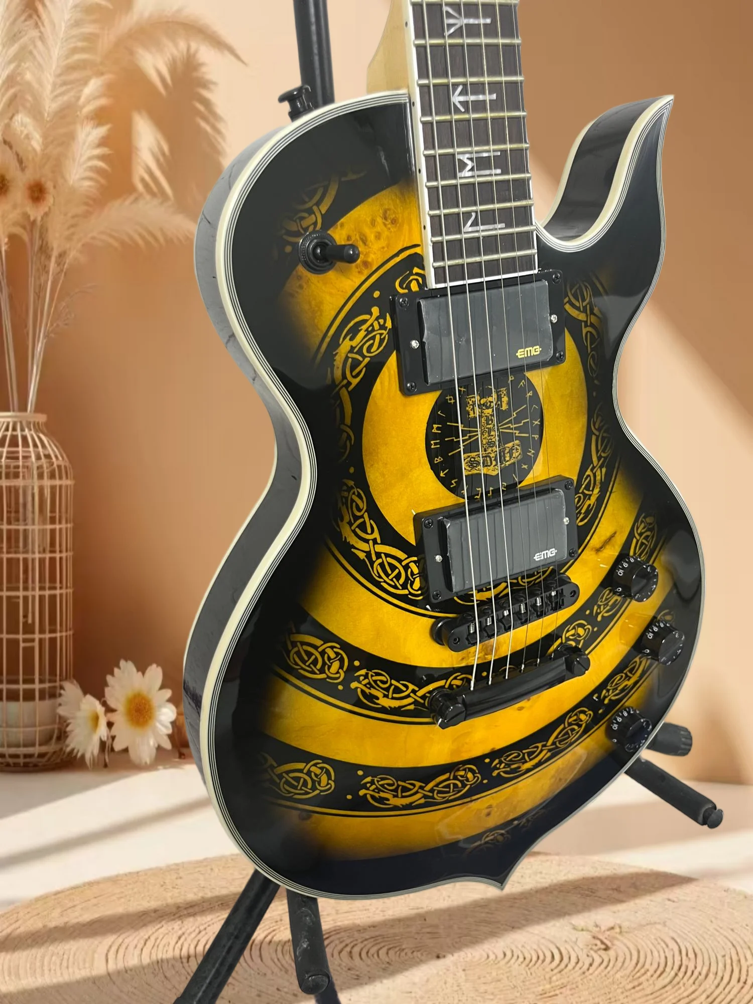 

Free Shipping Yellow Black Bullseye Electric Guitar HH Pickups Fixed Bridge Mahogany Body Rosewood Fingerboard Heavy Metal Rock