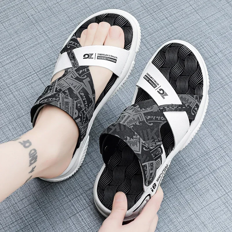 Male Outdoor Non-slip Beach Sandals Slip-On Casual Shoes for Mans 2024 Summer Soft Flat Shoes Men Sandal Hollow Casual Sneakers