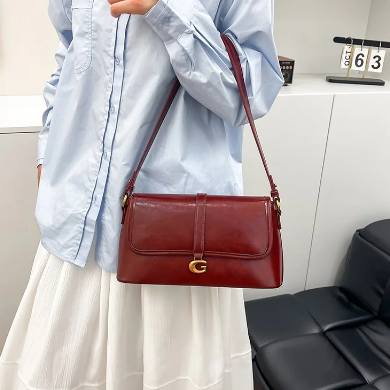 

High-End Ladies Crossbody Bag With Casual Vintage Vibe And Embroidered Detail Suitable For Lightweight City Travel​