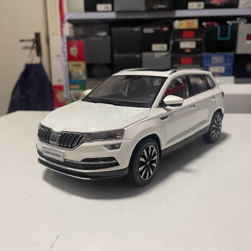 

Модель автомобиля KAROQ SUV из сплава под давлением в масштабе 1:18, модель готового изделия, коллекция игрушек, подарок, демонстрация статической модели