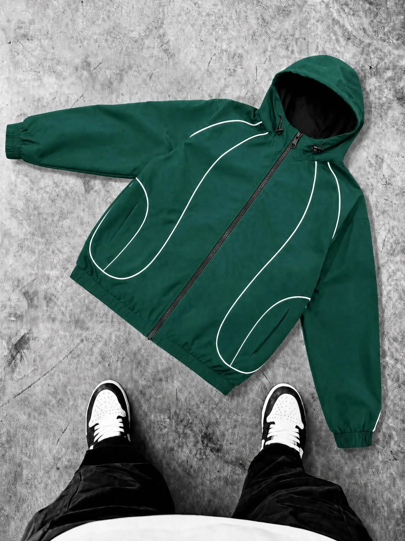 Herren-Streetwear-Jacke mit Kapuze, mehrfarbig, mit weißen Konturlinien, elastischen Bündchen und Saum, lockerer, winddichter Mantel, verstellbare Kapuze mit Kordelzug, lässige Sport-Oberbekleidung für den Herbst. – Detail 5