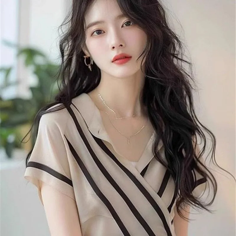 Abbigliamento donna Moda estiva Volant coreani Tinta unita Scollo a V Chiffon femminile Semplicità Temperamento elegante Top a maniche corte