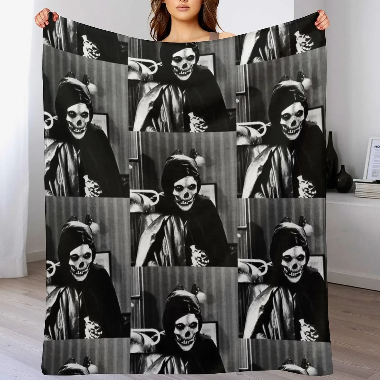 

Misfits (The Crimson Ghost) x 1946 Throw Blanket Soft Plush Blanket as Housewarming Gift