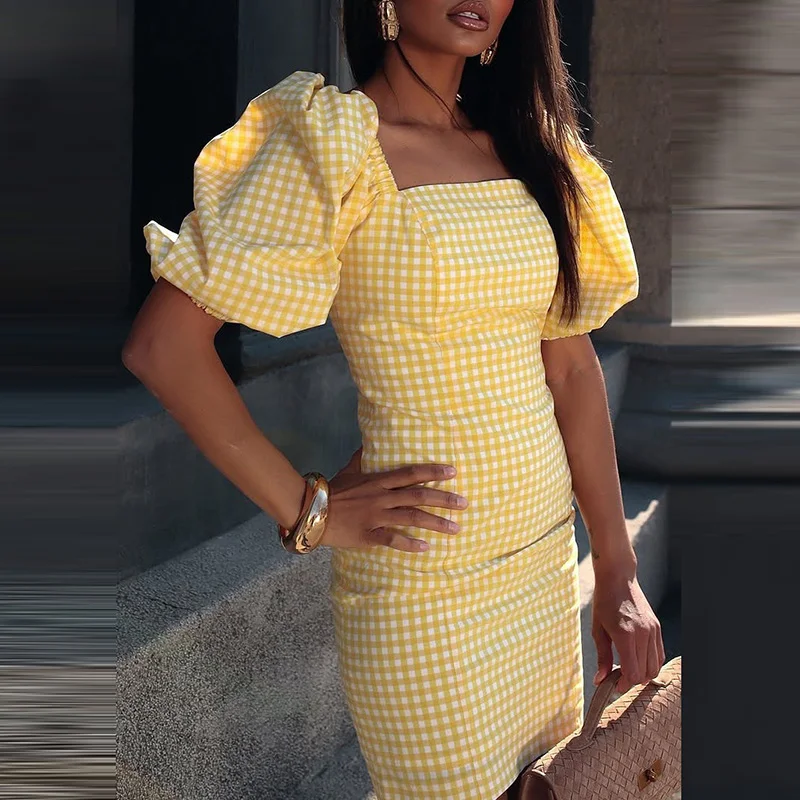 فستان سهرة صيفي بياقة مربعة أنيق للسيدات فستان ضيق ملفوف على الوركين 2025 موضة جديدة فستان قصير بأكمام منتفخة ومطبوع متقلب