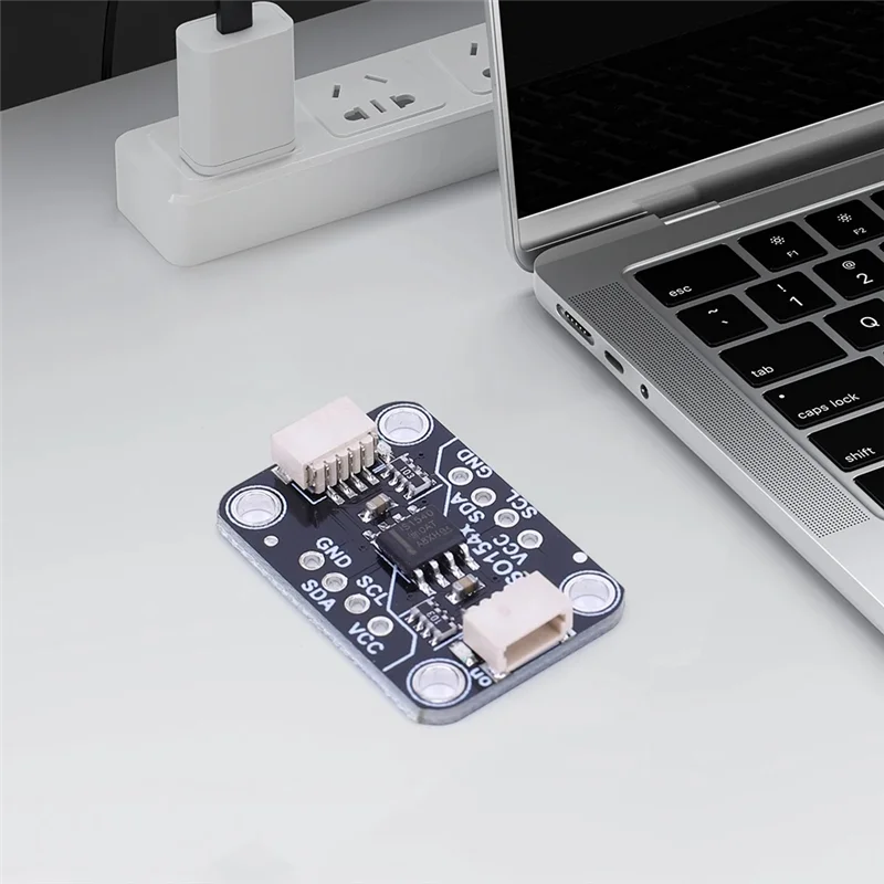 N82R ISO1540 3.3V/5…