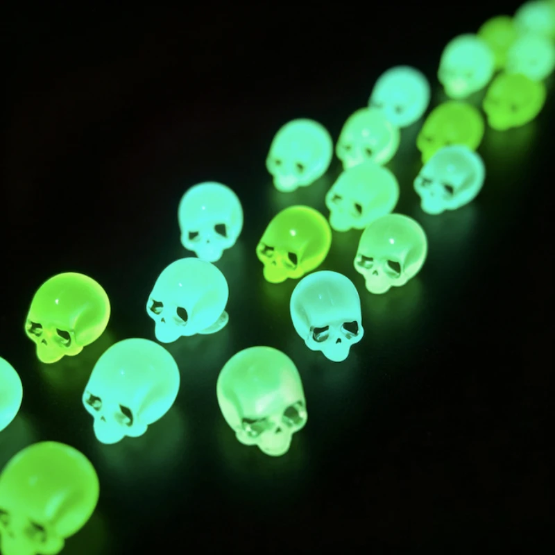 20pcs Mini Luminous Skull Heads Resin Accessories Desktop Decoration Car Ornaments DIY Luminous Figurines Halloween Party Decor