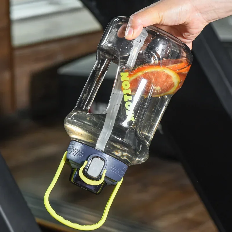 أسطوانة طن شفافة جديدة محمولة باليد: زجاجة مياه رياضية قابلة للحمل في الهواء الطلق، كوب طن للياقة البدنية من البلاستيك ذو سعة كبيرة